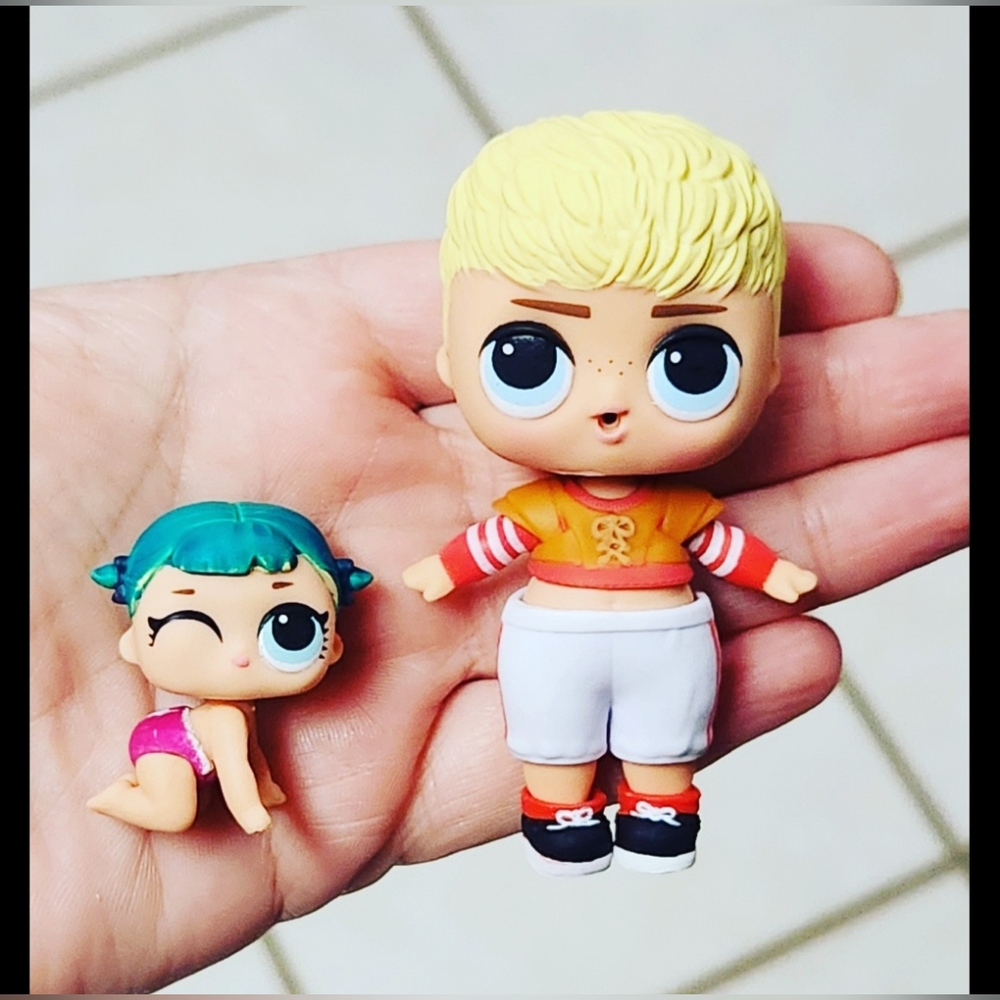 MGA LOL Surprise Dolls Boys Series 2 Captain Q.B. & Lil Cheer Captain